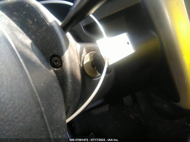 2005 SCION XB VIN: JTLKT324550172621