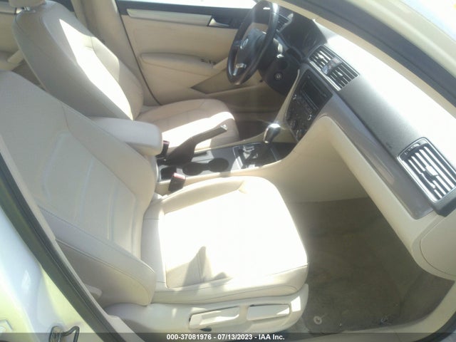1VWAT7A33EC120987 Volkswagen Passat Wolfsburg Ed