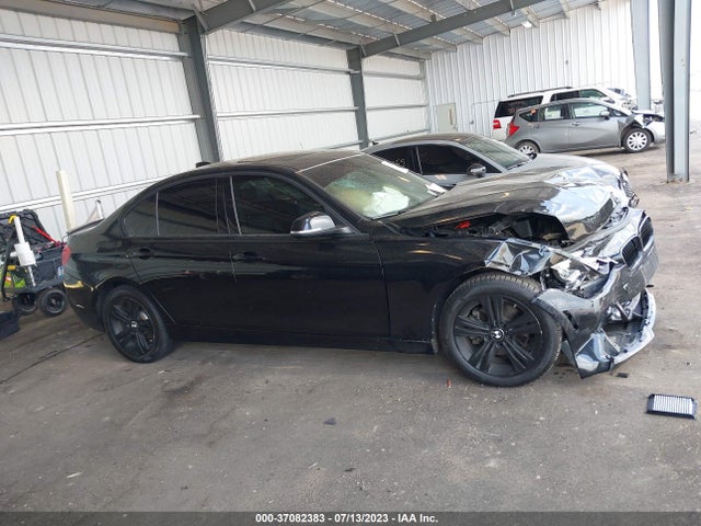 BMW 328i Xdrive 2016 WBA8E3G54GNU02153 Image 13