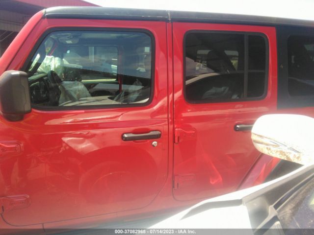 1C4HJXEN2LW213935 Jeep Wrangler Unlimited Sahara