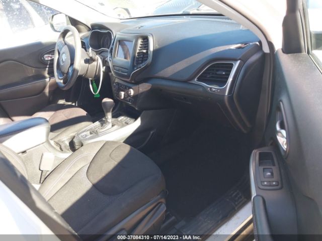 1C4PJLCB0KD455839 Jeep Cherokee Latitude