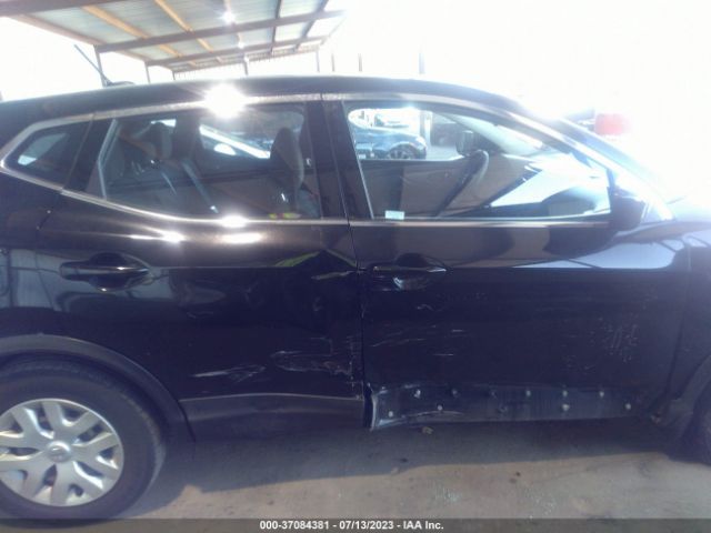JN1BJ1CP3JW187918 Nissan Rogue Sport S