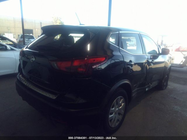 JN1BJ1CP3JW187918 Nissan Rogue Sport S