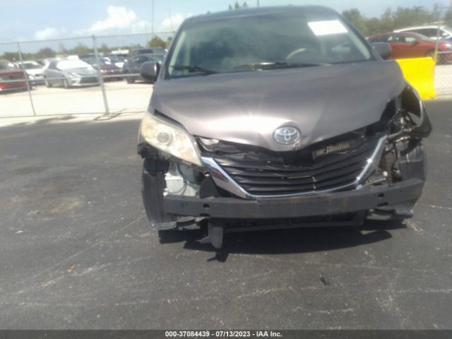 5TDKK3DC9ES433880 Toyota SIENNA LE