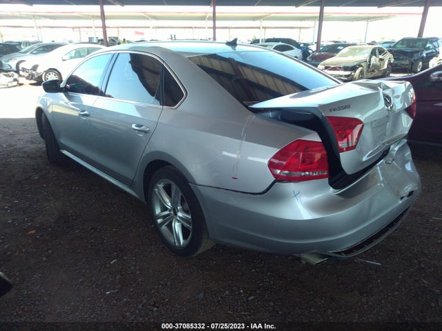 1VWBV7A33FC016094 Volkswagen Passat 2.0l Tdi Se W/sunroof
