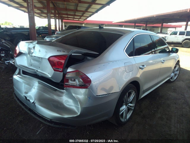 1VWBV7A33FC016094 Volkswagen Passat 2.0l Tdi Se W/sunroof