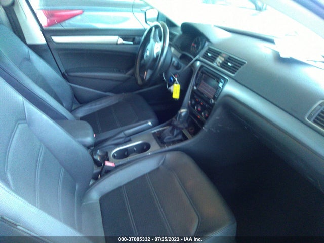 1VWBV7A33FC016094 Volkswagen Passat 2.0l Tdi Se W/sunroof