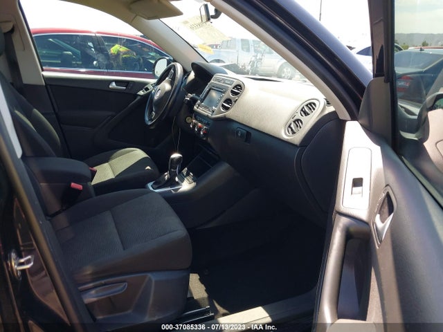 WVGAV7AXXFW614307 Volkswagen TIGUAN S