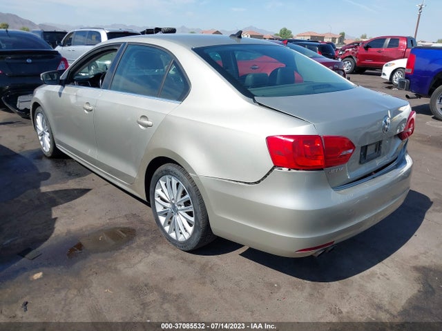 3VWLL7AJ2EM318353 Volkswagen Jetta Sedan Tdi W/premium/nav