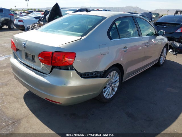 3VWLL7AJ2EM318353 Volkswagen Jetta Sedan Tdi W/premium/nav