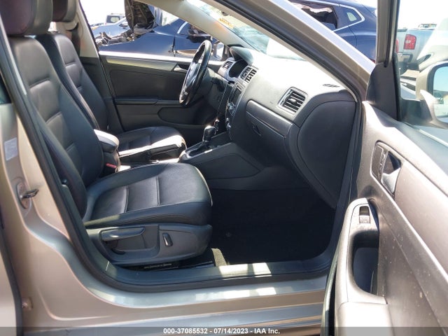 3VWLL7AJ2EM318353 Volkswagen Jetta Sedan Tdi W/premium/nav