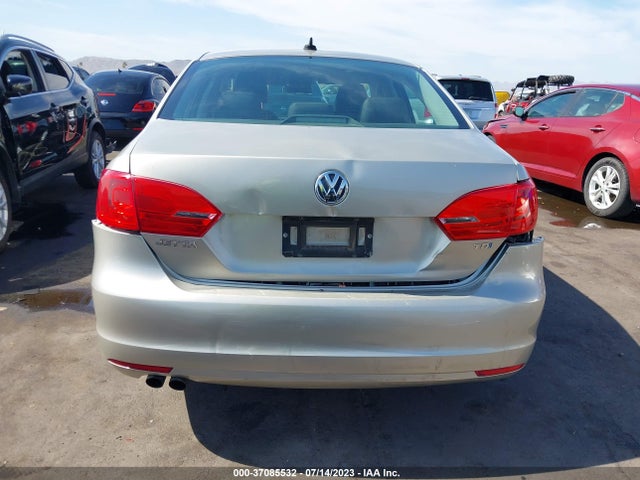 3VWLL7AJ2EM318353 Volkswagen Jetta Sedan Tdi W/premium/nav