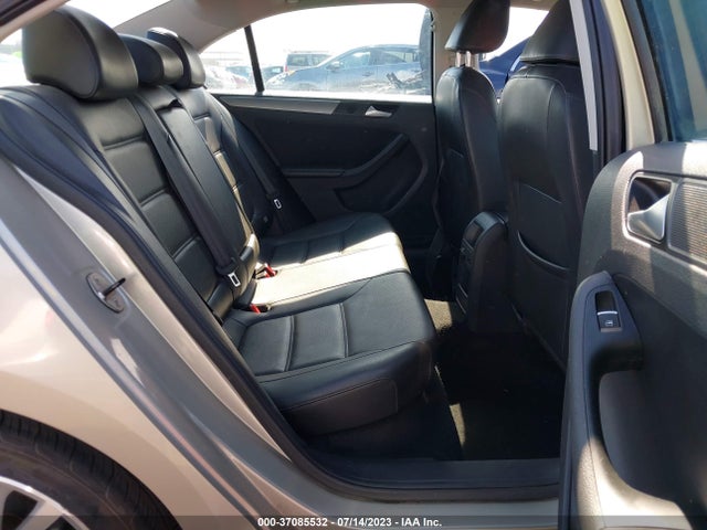 3VWLL7AJ2EM318353 Volkswagen Jetta Sedan Tdi W/premium/nav