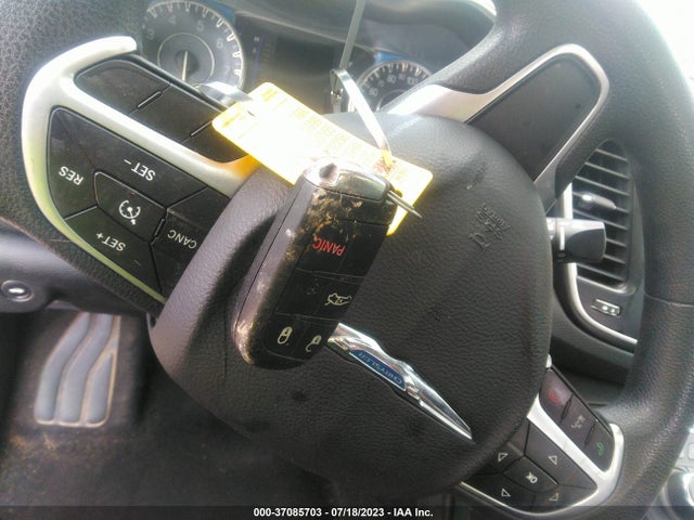 Chrysler 200 Limited 2015 1C3CCCAB0FN679421 Image 11