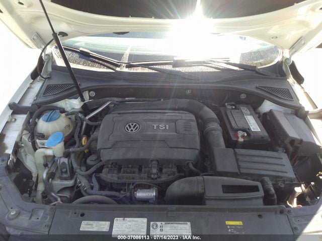1VWAT7A3XFC109163 Volkswagen Passat 1.8t Limited Edition