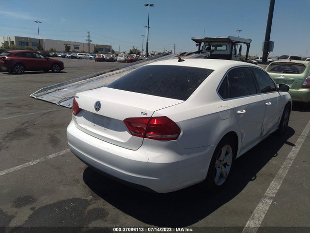 1VWAT7A3XFC109163 Volkswagen Passat 1.8t Limited Edition
