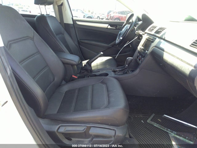 1VWAT7A3XFC109163 Volkswagen Passat 1.8t Limited Edition