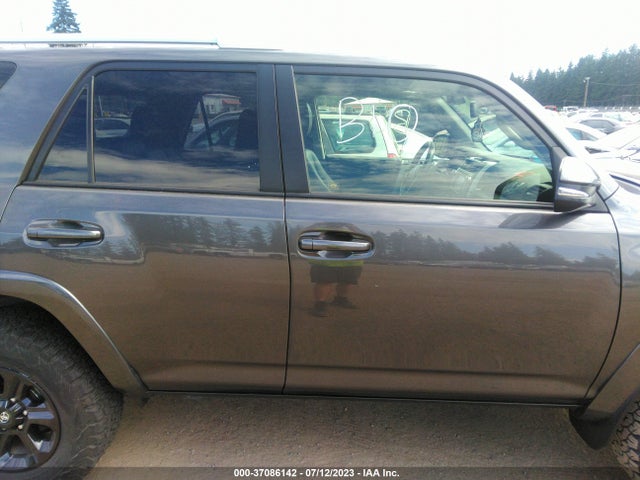 Toyota 4RUNNER SR5 2018 JTEBU5JR9J5526103 Image 5