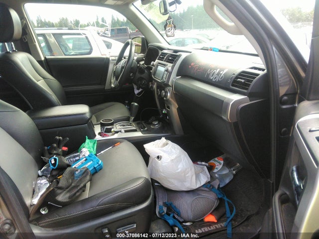 Toyota 4RUNNER SR5 2018 JTEBU5JR9J5526103 Image 11