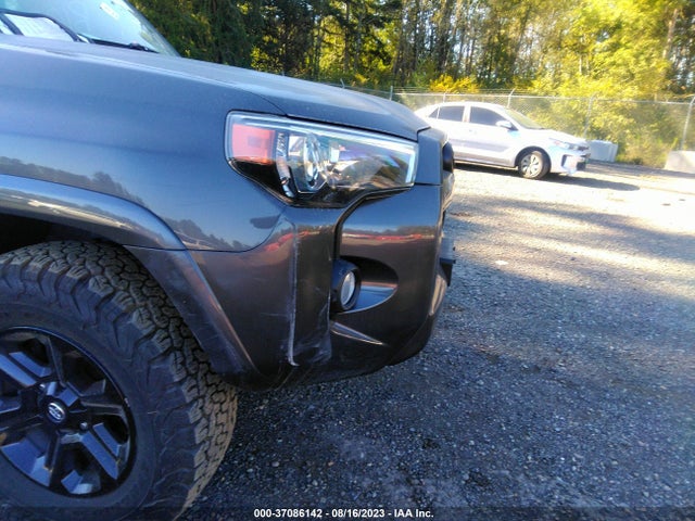 Toyota 4RUNNER SR5 2018 JTEBU5JR9J5526103 Image 12