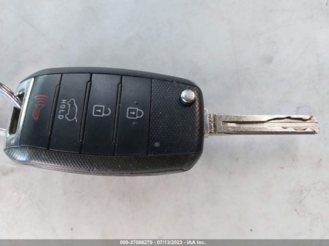 KNDJN2A28F7815418 KIA Soul Base