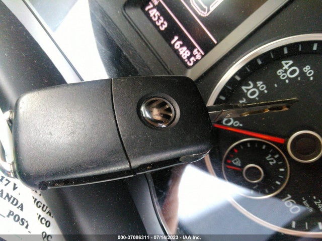 WVGAV7AX8HK009938 Volkswagen TIGUAN