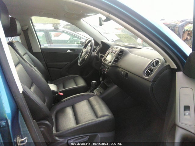 WVGAV7AX8HK009938 Volkswagen TIGUAN