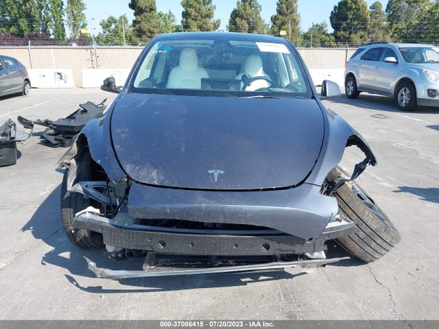 Tesla Model Y Long Range 2021 5YJYGDEE7MF243158 Image 4