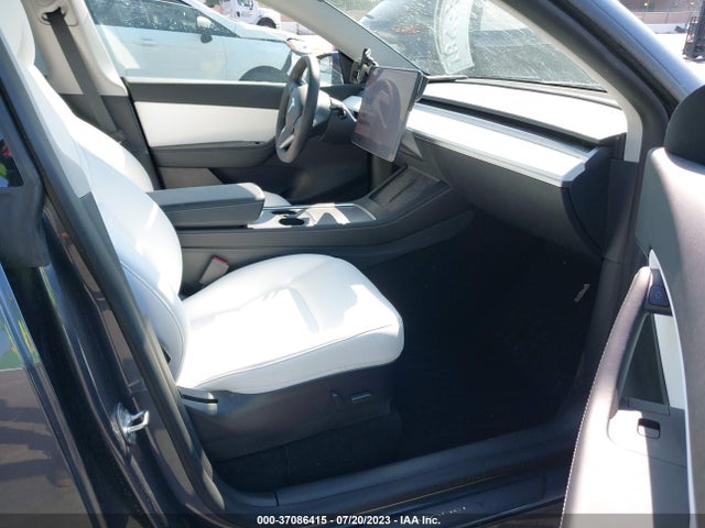 Tesla Model Y Long Range 2021 5YJYGDEE7MF243158 Image 13
