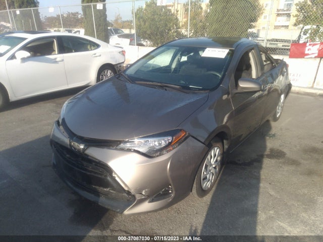 Toyota COROLLA LE 2018 5YFBURHE3JP775501 Image 2