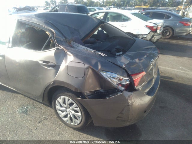 Toyota COROLLA LE 2018 5YFBURHE3JP775501 Image 12
