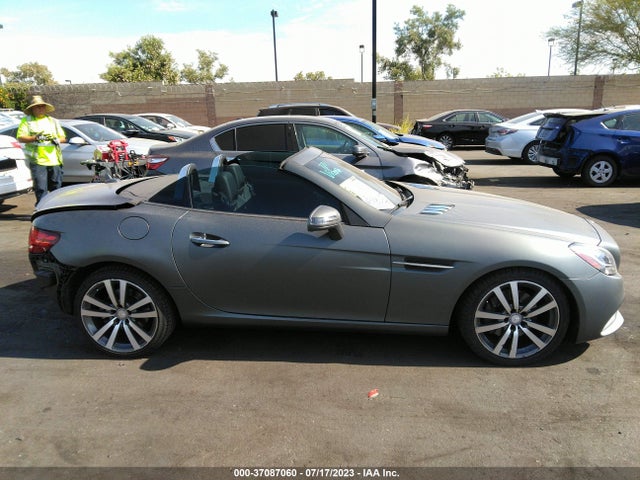 2017 Mercedes-Benz SLK-Class, VIN: WDDPK3JA4HF130167