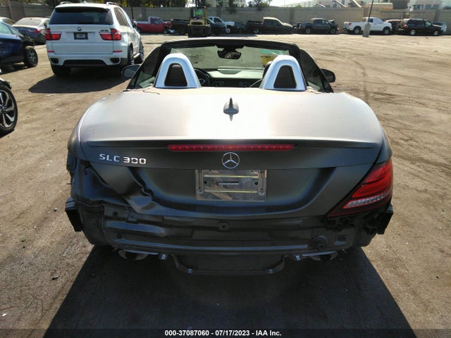 2017 Mercedes-Benz SLK-Class, VIN: WDDPK3JA4HF130167