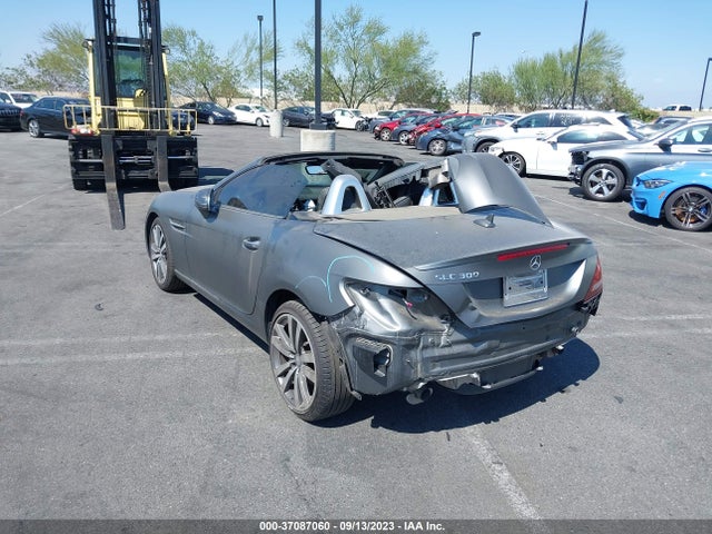 2017 Mercedes-Benz SLK-Class, VIN: WDDPK3JA4HF130167