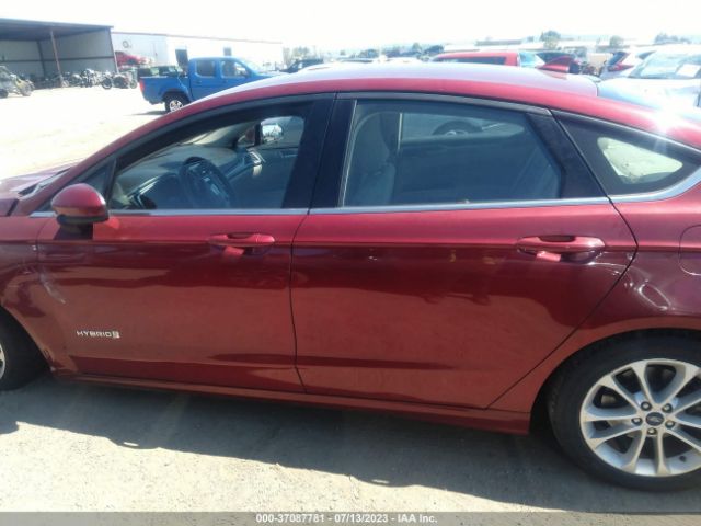3FA6P0LU6KR220725 Ford Fusion Hybrid Se