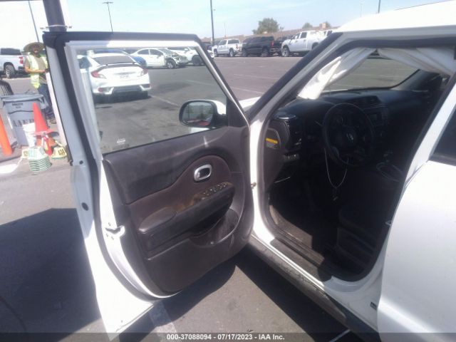 KNDJN2A28F7215384 KIA Soul Base