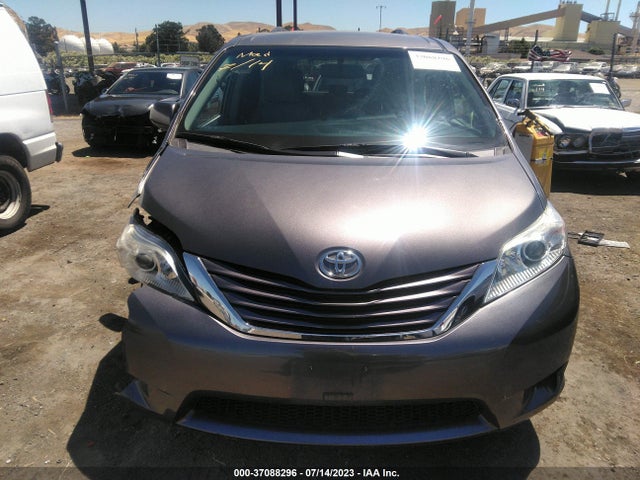 Toyota SIENNA LE 2017 5TDKZ3DC0HS842138 Image 4