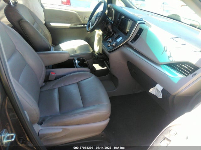 Toyota SIENNA LE 2017 5TDKZ3DC0HS842138 Image 11