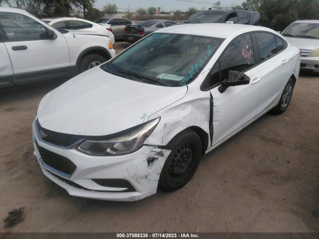 Chevrolet CRUZE LS 2018 1G1BC5SM7J7214739 Image 2