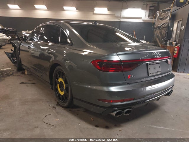2020 AUDI S8 WAU8SBF80LN009095 Photo 2