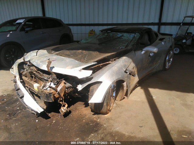 Chevrolet Corvette 2lt 2015 1G1YD2D75F5119516 Image 2