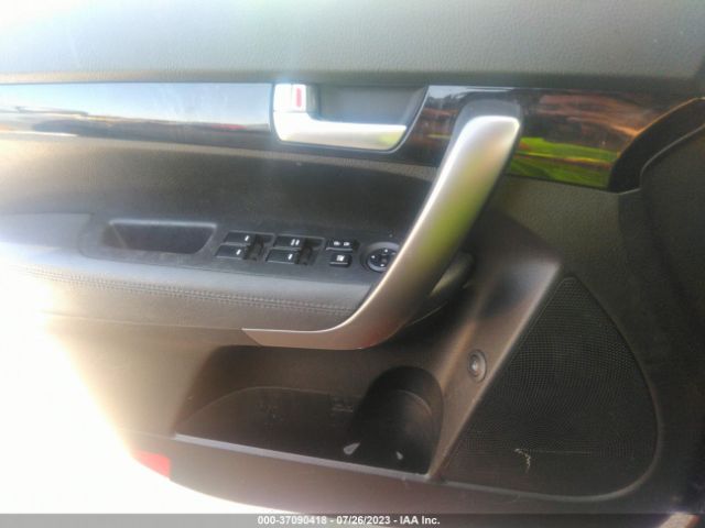 5XYKT3A68EG518296 KIA SORENTO LX