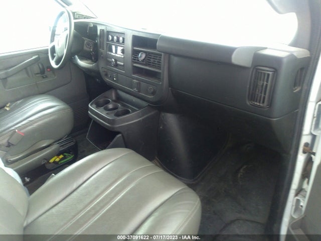 Chevrolet EXPRESS CARGO VAN 2017 1GCWGAFF2H1315394 Image 5
