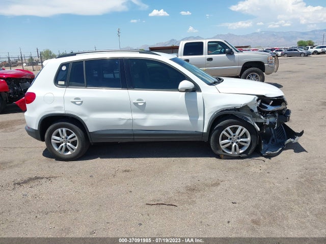 WVGAV7AXXHK037790 Volkswagen TIGUAN