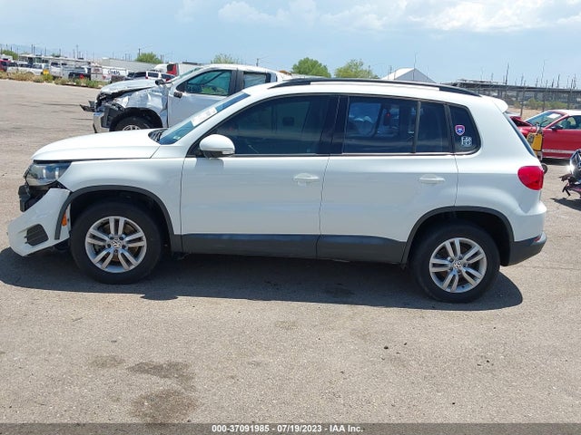 WVGAV7AXXHK037790 Volkswagen TIGUAN