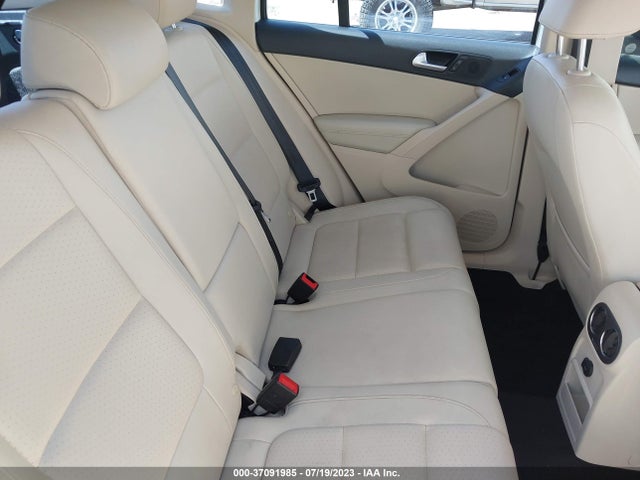 WVGAV7AXXHK037790 Volkswagen TIGUAN