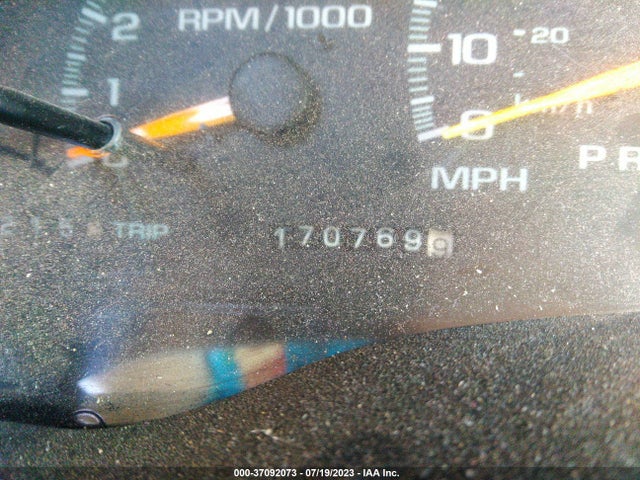 1999 GMC SUBURBAN VIN: 1GDFK16R2XJ791809
