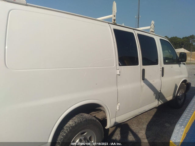 Chevrolet EXPRESS CARGO VAN 2018 1GCWGAFG7J1908795 Image 13