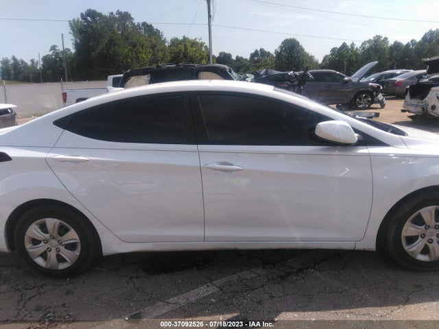 Hyundai ELANTRA SE 2016 5NPDH4AE5GH745805 Image 5