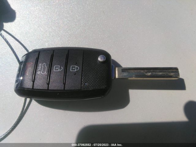 5XYPG4A32KG604267 KIA SORENTO LX